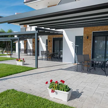 펜션 Chryssis Village By Travel Pro Services - Nea Potidaia Halkidiki 네아 포티데아